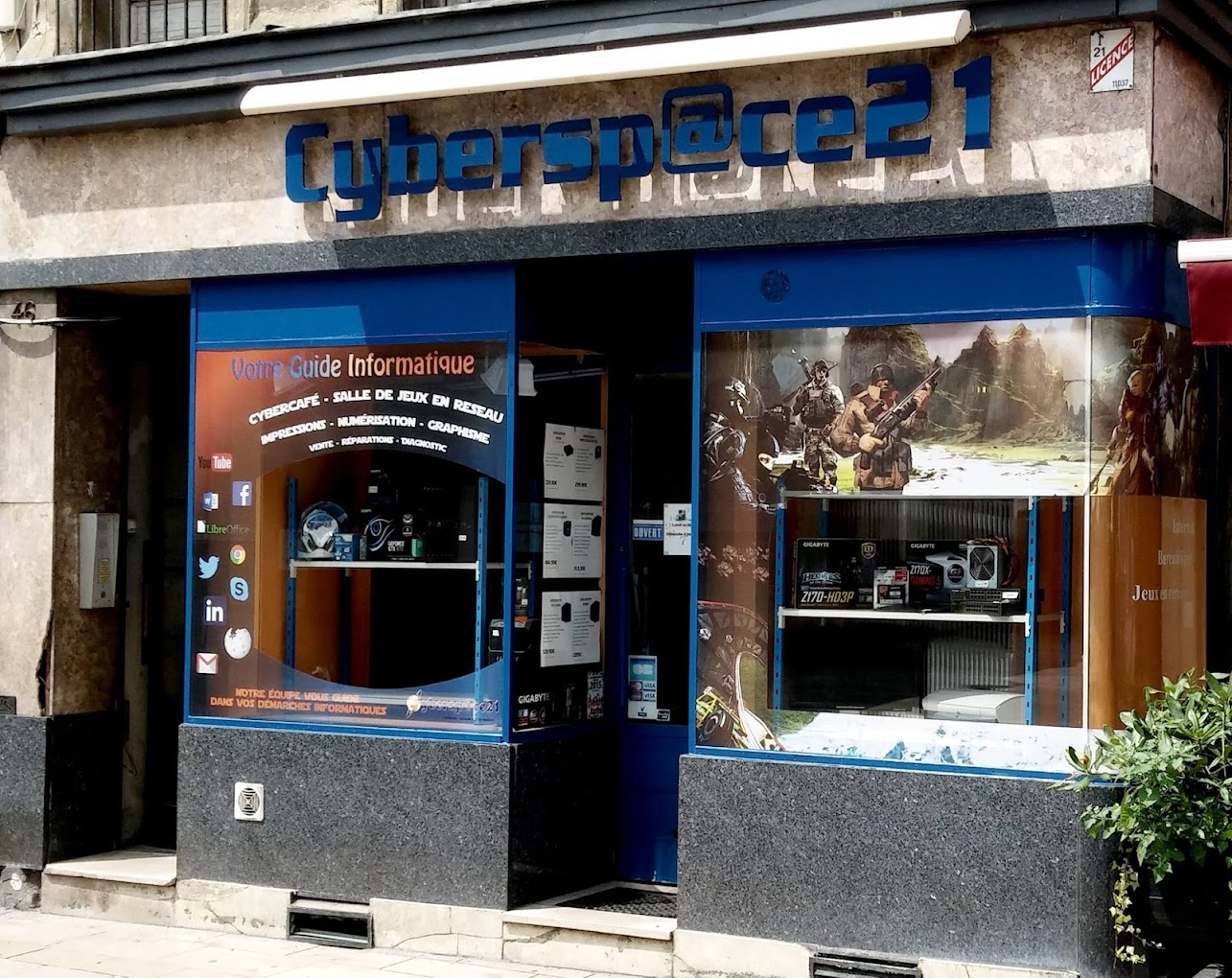 Devanture Cyberspace21